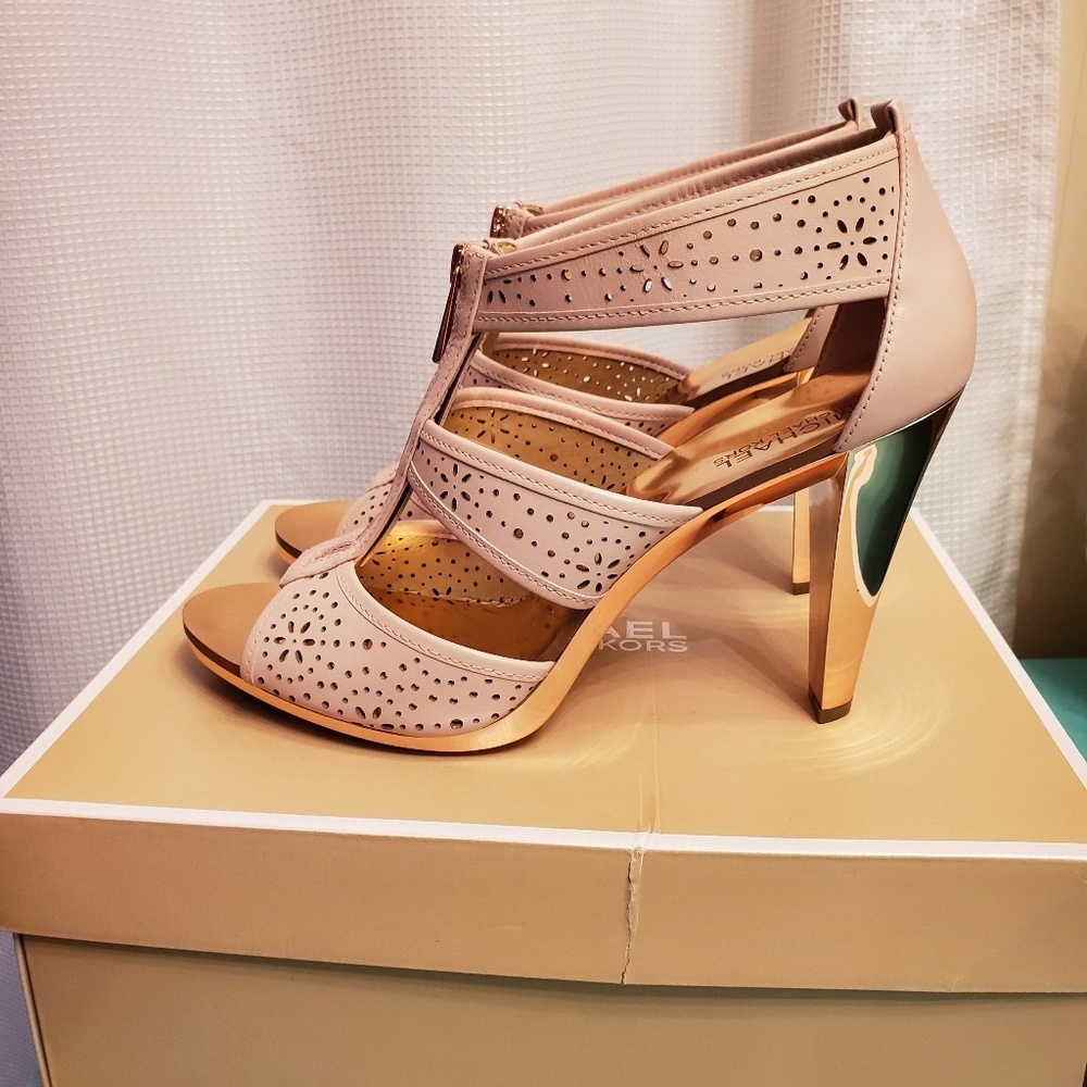 NIB Michael Kors Berkley T-strap Rose Gold/Pink